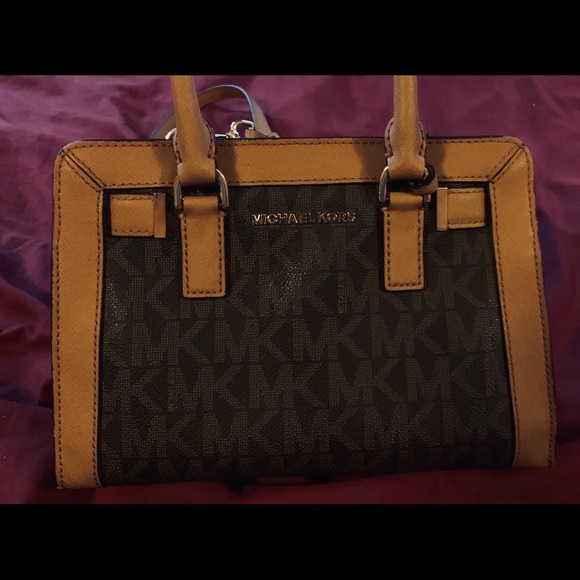 Michael Kors cross body handbag - Picture 2 of 8